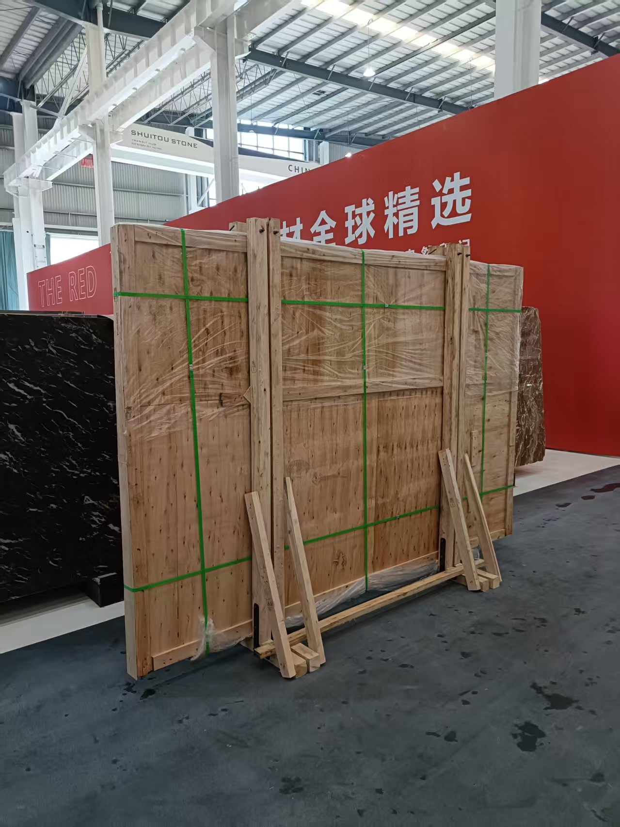 Traditional upright wooden crate for stone slabs